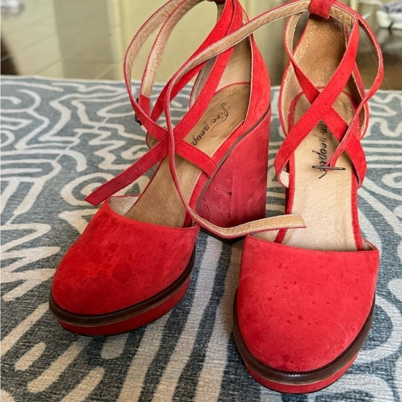 Red Remi Platforms - Picture 6 of 7